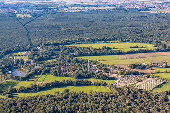 Parc de vacances à Haßloch dans le département Rhénanie-Palatinat, Allemagne du point de vue du drone