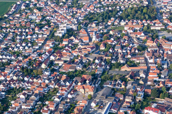 Vue d'oiseau de Mutterstadt dans le département Rhénanie-Palatinat, Allemagne