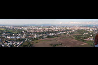 Vue aérienne de Panorama de la ville depuis le sud-ouest à le quartier Friesenheim in Ludwigshafen am Rhein dans le département Rhénanie-Palatinat, Allemagne