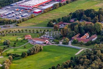 Vue aérienne de Terrain de golf Landgut Dreihof à le quartier Dreihof in Essingen dans le département Rhénanie-Palatinat, Allemagne