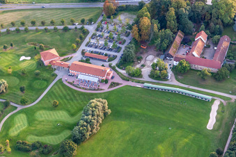 Enregistrement par drone de Zone de terrain de golf Domaine de golf Dreihof à le quartier Dreihof in Essingen dans le département Rhénanie-Palatinat, Allemagne