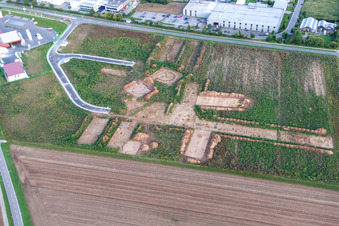 Vue aérienne de Herxheim, fouilles archéologiques dans la nouvelle zone industrielle NW à Herxheim bei Landau dans le département Rhénanie-Palatinat, Allemagne