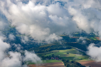 Vue aérienne de Biesendorf, viaduc de la vallée de l'A41 à Engen dans le département Bade-Wurtemberg, Allemagne