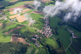 Vue aérienne de Vue sur le village à le quartier Heudorf im Hegau in Eigeltingen dans le département Bade-Wurtemberg, Allemagne