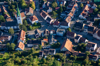 Vue aérienne de Saint-Martin à le quartier Wollmatingen in Konstanz dans le département Bade-Wurtemberg, Allemagne