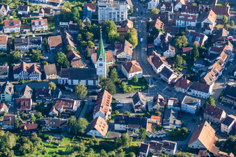 Vue aérienne de Bâtiment d'église dans le quartier de Fürstenberg à le quartier Wollmatingen in Konstanz dans le département Bade-Wurtemberg, Allemagne