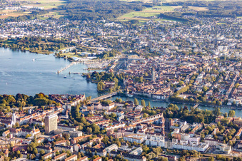 Vue aérienne de Rivière - Structure de pont sur le Rhin sur le lac de Constance dans le district de Petershausen-Ost à Konstanz dans le département Bade-Wurtemberg, Allemagne