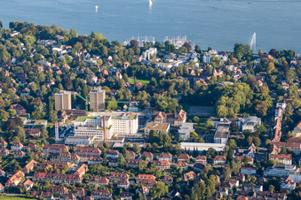 Vue aérienne de Zones riveraines du lac de Constance dans le district d'Allmannsdorf à le quartier Egg in Konstanz dans le département Bade-Wurtemberg, Allemagne