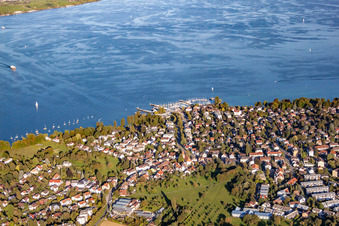 Vue aérienne de Service de ferry Konstanz-Meersburg dans le quartier de Staad à le quartier Allmannsdorf in Konstanz dans le département Bade-Wurtemberg, Allemagne
