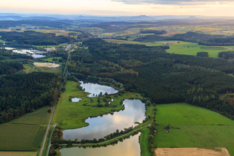 Vue aérienne de Zones riveraines des lacs de la carrière de Sauldorf à Sauldorf dans le département Bade-Wurtemberg, Allemagne