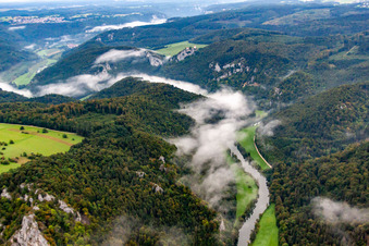 Vue d'oiseau de Gorges du Danube à Fridingen an der Donau dans le département Bade-Wurtemberg, Allemagne