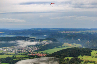 Vue aérienne de Vue de la vallée du Danube depuis l'est à Fridingen an der Donau dans le département Bade-Wurtemberg, Allemagne