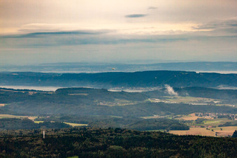 Vue aérienne de Zeppelin NT sur Bodman à le quartier Bodman in Bodman-Ludwigshafen dans le département Bade-Wurtemberg, Allemagne