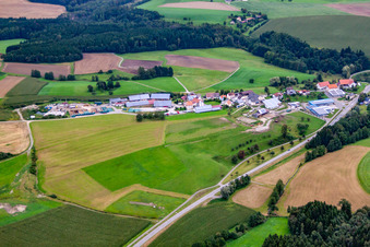 Vue aérienne de Schwackenreute à le quartier Zoznegg in Mühlingen dans le département Bade-Wurtemberg, Allemagne