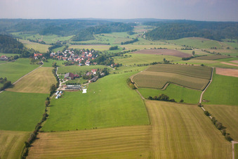 Vue aérienne de Quartier Unterfischach in Obersontheim dans le département Bade-Wurtemberg, Allemagne