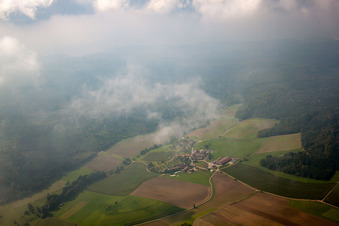 Vue aérienne de Quartier Engelhofen in Obersontheim dans le département Bade-Wurtemberg, Allemagne