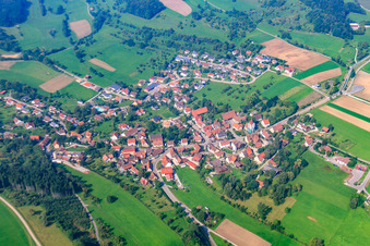 Vue aérienne de Vue du village depuis l'est à le quartier Geifertshofen in Bühlerzell dans le département Bade-Wurtemberg, Allemagne