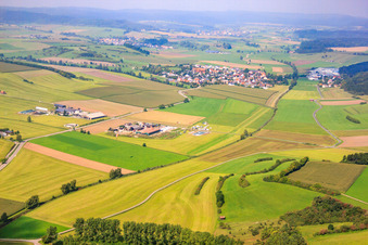 Vue aérienne de Mittelfischachtal UL Place à le quartier Mittelfischach in Obersontheim dans le département Bade-Wurtemberg, Allemagne