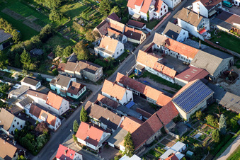 Saarstrasse depuis le sud-ouest à Kandel dans le département Rhénanie-Palatinat, Allemagne vue d'en haut