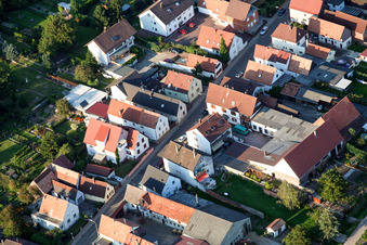 Saarstrasse depuis le sud-ouest à Kandel dans le département Rhénanie-Palatinat, Allemagne depuis l'avion