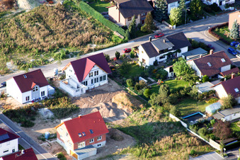 Nouvelle zone de développement Am Höhenweg à Kandel dans le département Rhénanie-Palatinat, Allemagne d'un drone