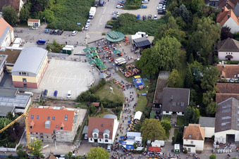 Vue aérienne de Fête municipale Kandel sur la Verbandsgemeindeplatz à Kandel dans le département Rhénanie-Palatinat, Allemagne