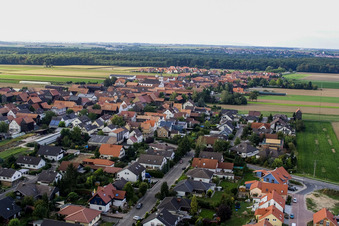 Ringstr à le quartier Hayna in Herxheim bei Landau dans le département Rhénanie-Palatinat, Allemagne depuis l'avion