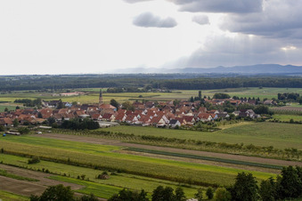 Du nord-est à Erlenbach bei Kandel dans le département Rhénanie-Palatinat, Allemagne depuis l'avion