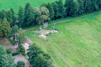 Tyrolienne géante, camp Fun-Forest à Kandel dans le département Rhénanie-Palatinat, Allemagne hors des airs
