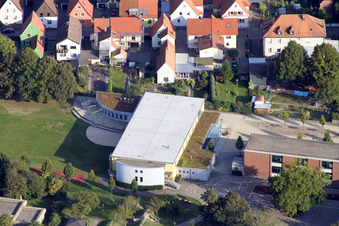 Vue aérienne de Tullahalle à le quartier Maximiliansau in Wörth am Rhein dans le département Rhénanie-Palatinat, Allemagne