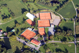 Vue aérienne de Terrain de tennis Maximiliansau à le quartier Maximiliansau in Wörth am Rhein dans le département Rhénanie-Palatinat, Allemagne