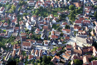 Vue aérienne de Rue Cany-Barville à le quartier Maximiliansau in Wörth am Rhein dans le département Rhénanie-Palatinat, Allemagne