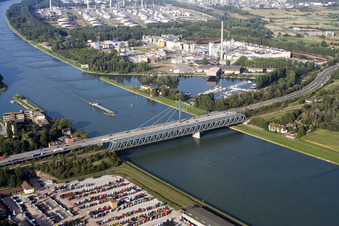 Vue aérienne de Ponts du Rhin à Maxau à le quartier Maximiliansau in Wörth am Rhein dans le département Rhénanie-Palatinat, Allemagne