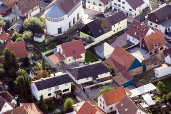 Vue aérienne de Messnergasse à le quartier Maximiliansau in Wörth am Rhein dans le département Rhénanie-Palatinat, Allemagne