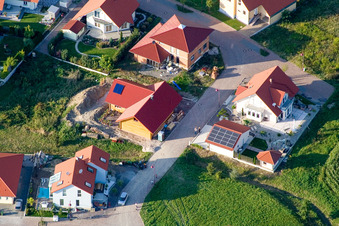 Vue aérienne de Uhlandstr à Neuburg am Rhein dans le département Rhénanie-Palatinat, Allemagne