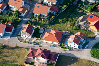 Vue oblique de Kantstr à Neuburg am Rhein dans le département Rhénanie-Palatinat, Allemagne