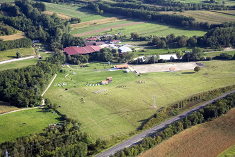 Vue aérienne de Centre équestre à Neewiller-près-Lauterbourg dans le département Bas Rhin, France