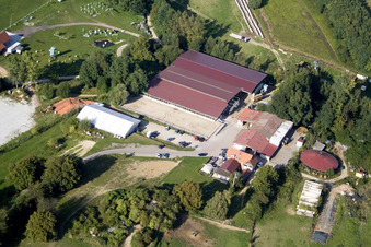 Centre équestre à Neewiller-près-Lauterbourg dans le département Bas Rhin, France depuis l'avion