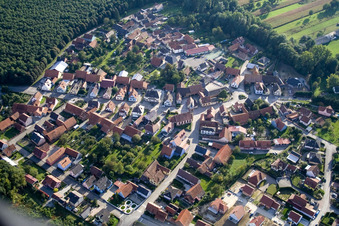 Vue aérienne de Schaffhouse près de Seltz à Schaffhouse-près-Seltz dans le département Bas Rhin, France