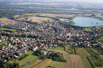 Offendorf dans le département Bas Rhin, France vu d'un drone