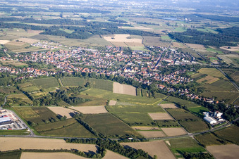 Vue aérienne de De l'ouest à le quartier Freistett in Rheinau dans le département Bade-Wurtemberg, Allemagne