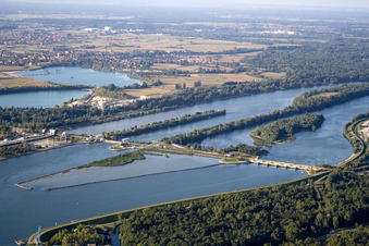 Vue aérienne de Barrage Rheinau - Gambsheim vu du sud-est à le quartier Freistett in Rheinau dans le département Bade-Wurtemberg, Allemagne