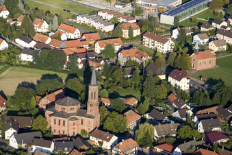 Photographie aérienne de Église Rheinbischofsheim à le quartier Rheinbischofsheim in Rheinau dans le département Bade-Wurtemberg, Allemagne