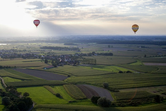 Photographie aérienne de Lancement de ballons à Legelshurst à le quartier Legelshurst in Willstätt dans le département Bade-Wurtemberg, Allemagne