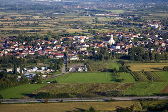 Vue oblique de Vue des rues et des maisons dans les quartiers résidentiels à le quartier Urloffen in Appenweier dans le département Bade-Wurtemberg, Allemagne