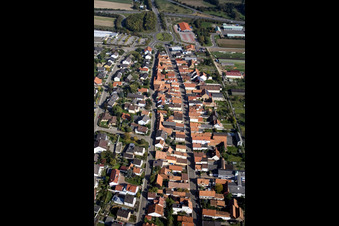 Vue oblique de Rue du Rhin à Kandel dans le département Rhénanie-Palatinat, Allemagne