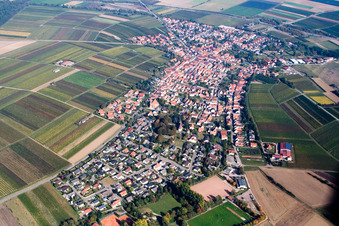 Vue aérienne de Vue de la ville depuis le sud-ouest à Insheim dans le département Rhénanie-Palatinat, Allemagne
