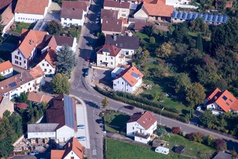 Vue aérienne de Raiffeisenstraße x Mörzheimer Hauptstr à le quartier Mörzheim in Landau in der Pfalz dans le département Rhénanie-Palatinat, Allemagne
