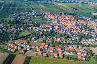 Vue aérienne de Vue de la ville depuis le sud à le quartier Mörzheim in Landau in der Pfalz dans le département Rhénanie-Palatinat, Allemagne