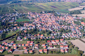 Vue aérienne de Village - Vue à le quartier Mörzheim in Landau in der Pfalz dans le département Rhénanie-Palatinat, Allemagne